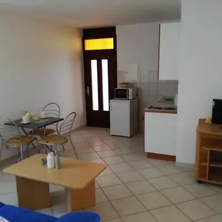 D&d - Three Bedroom With Terrace And Partial Sea View *
